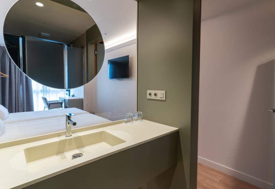 Baño de la habitación doble 3 Entrada al baño de la habitación